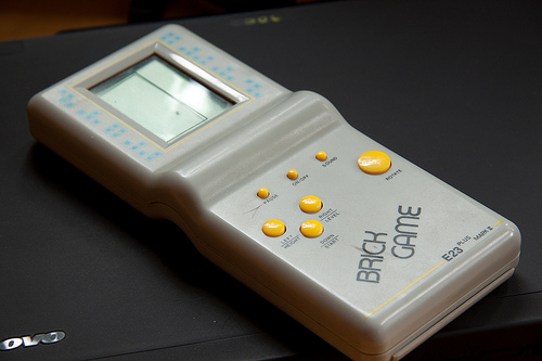 A picture of a Tetris-dedicated handheld that was popular in the 1990s.